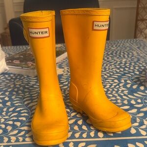 Hunter yellow rain boots. Us Sz 1